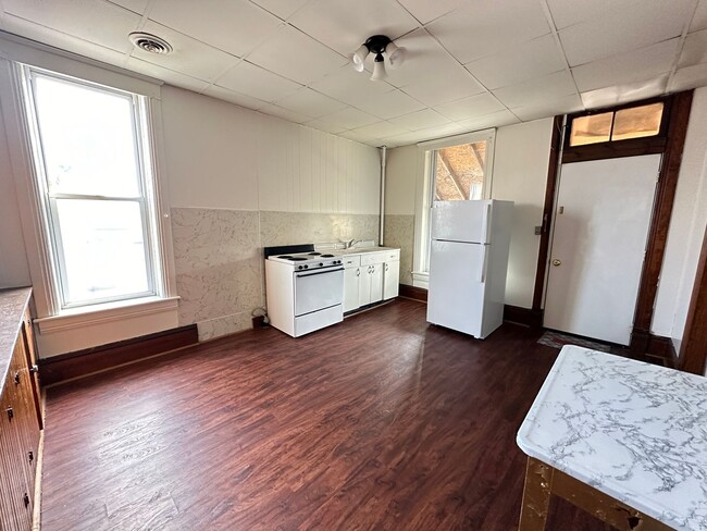 Building Photo - Large Apartment- HOMER,MI