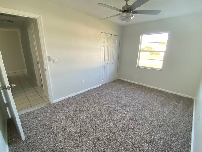 Building Photo - 1010 Alladin Dr