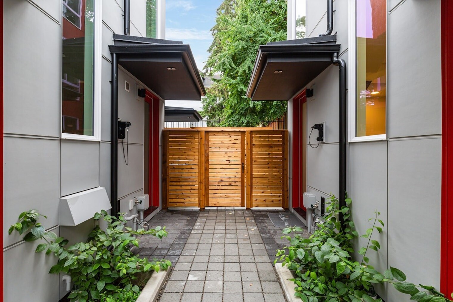 Building Photo - 1431 E Howell St