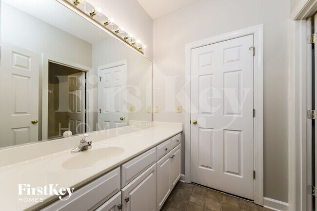 Building Photo - 914 Flicker Ln