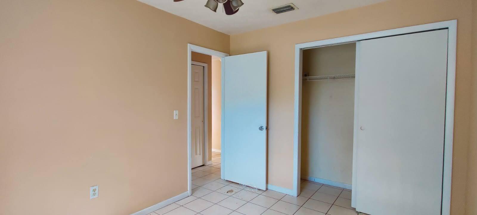 Building Photo - 9905 N Myrtle St