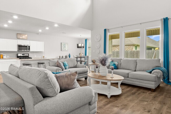 Building Photo - 203 S Lakepointe Dr