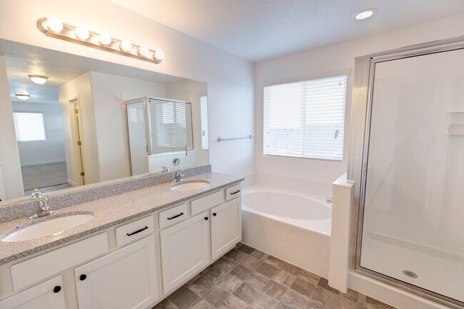 Master bath separate tub and shower - 3011 South Red Pine Drive