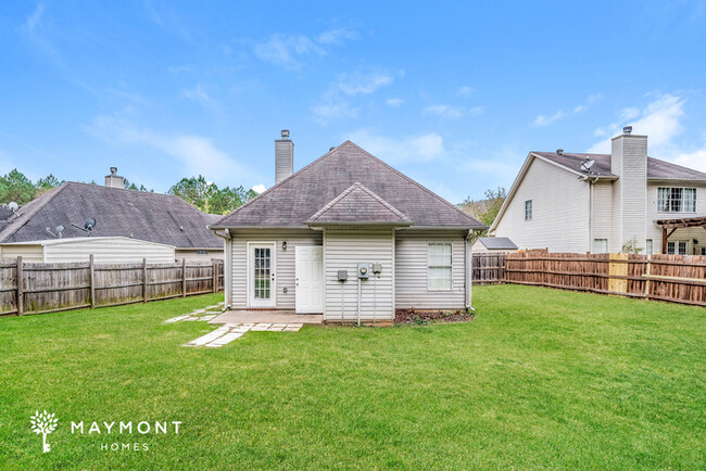 Building Photo - Inviting 3 Bedroom