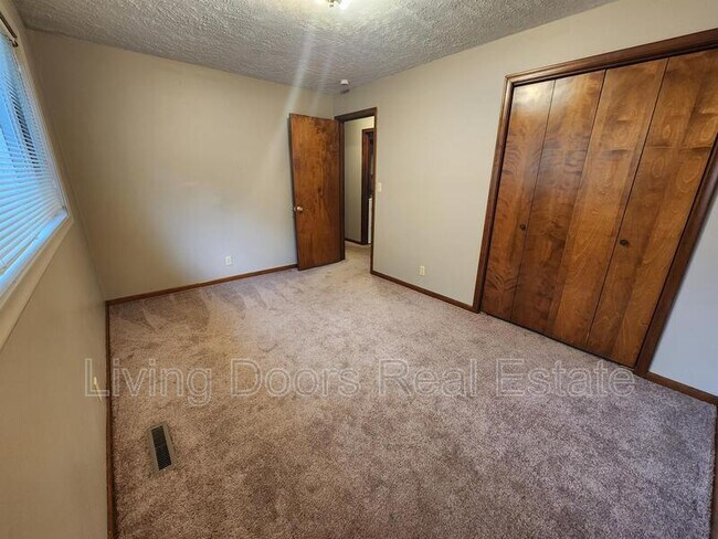 Building Photo - 4933 Ginny Ave