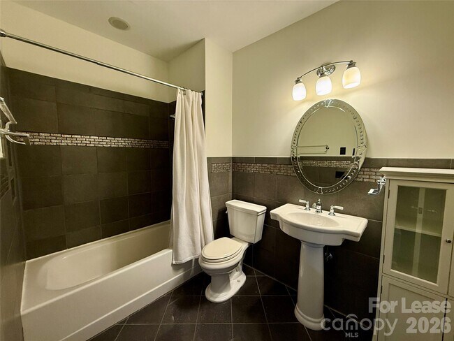 Building Photo - 18009 Kings Point Dr
