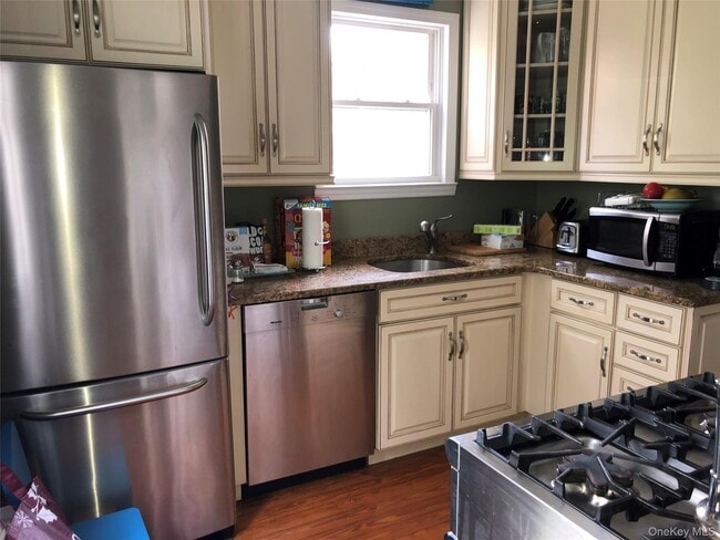 Building Photo - 16 Southminster Dr