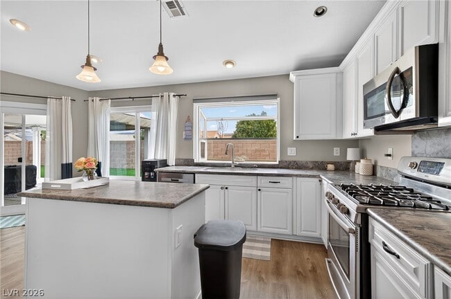 Building Photo - 1056 Kennebunk Cir