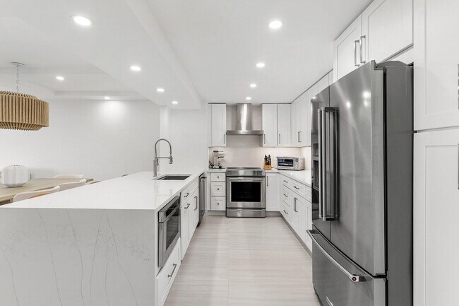 Building Photo - 4748 S Ocean Blvd