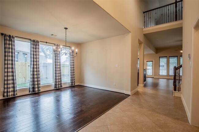 Building Photo - 111 Pinnacle Ridge Ct