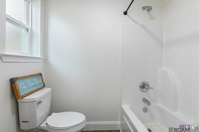 Building Photo - 212 Centerville St NE