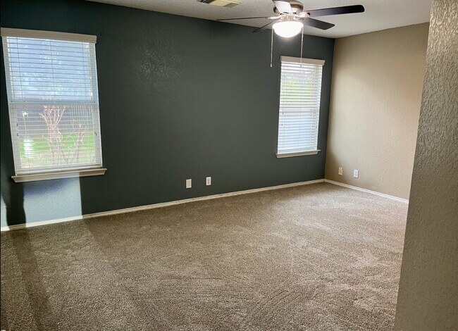 Building Photo - "Charming 3-Bedroom Oasis on Cherokee Blvd with 2 Full Baths – 1425 Sq Ft of Cozy Living in New B...