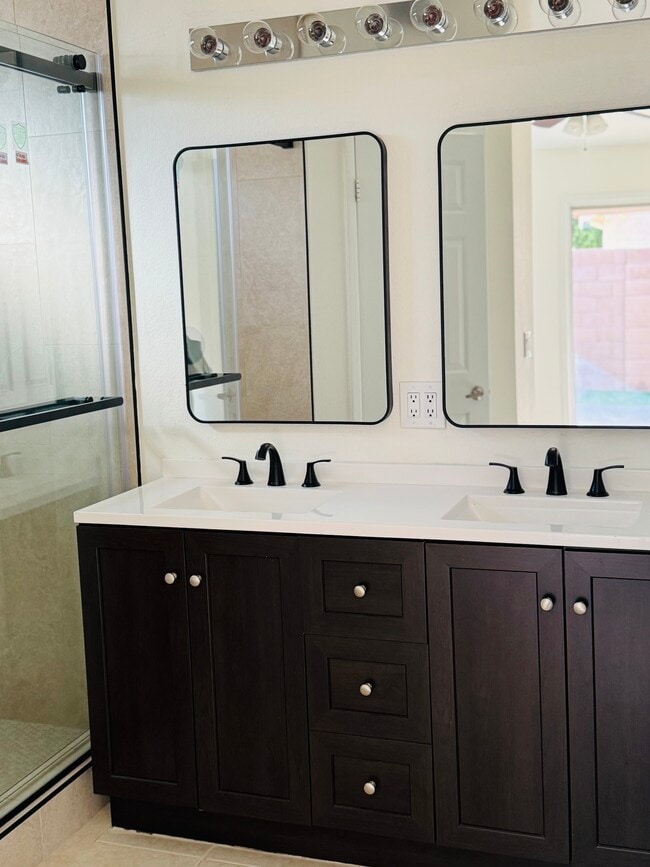 Building Photo - 3211 E Menadota Dr