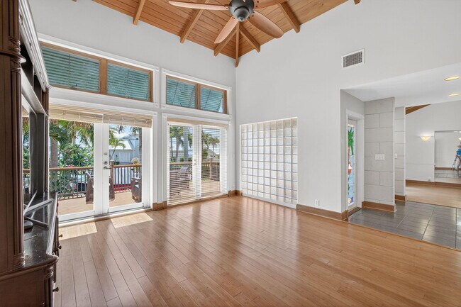 Building Photo - 1042 SE St Lucie Blvd
