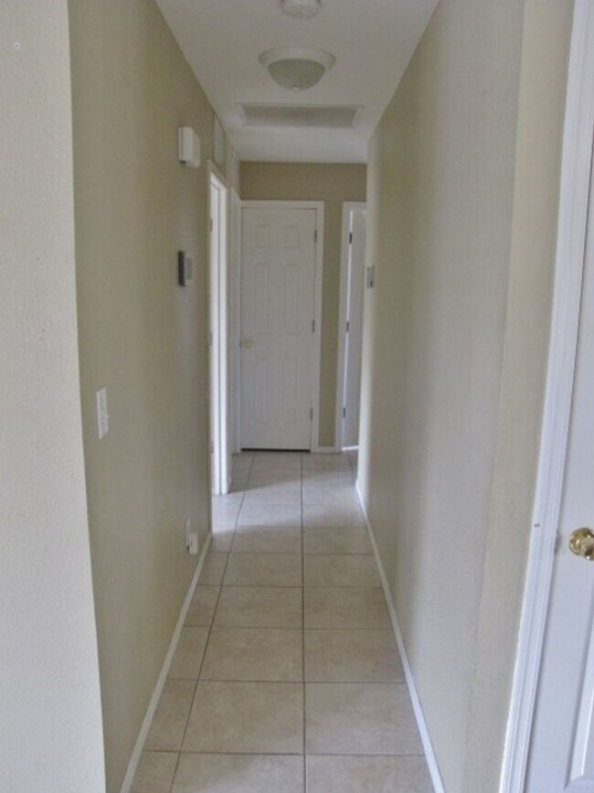 Building Photo - 4BR/2BA/1CG, 1374 sq.ft., w/central A/C in Sierra Vista, AZ
