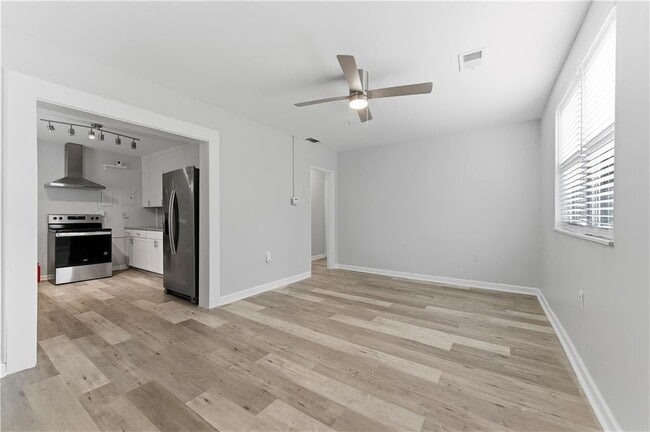 Building Photo - 1307 Elizabeth Ave SW