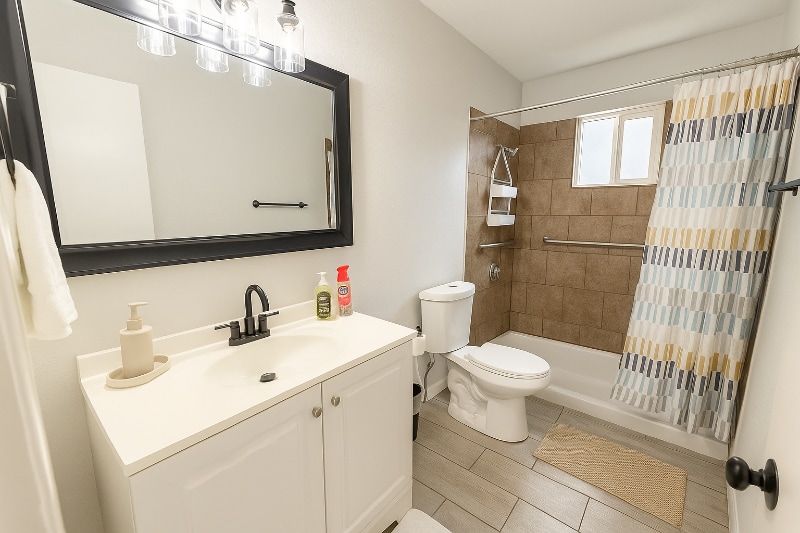 Building Photo - 1630 E 12th St