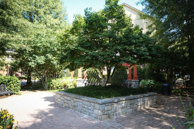 Building Photo - 851 Stratum Way SE