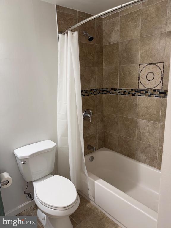 Building Photo - 7606 Fallswood Way