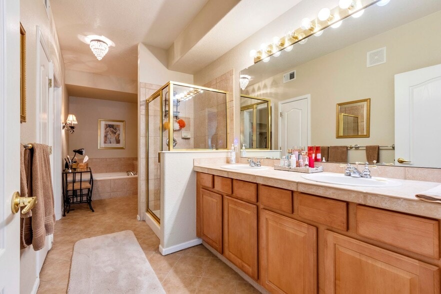 Building Photo - 2125 Calais Dr