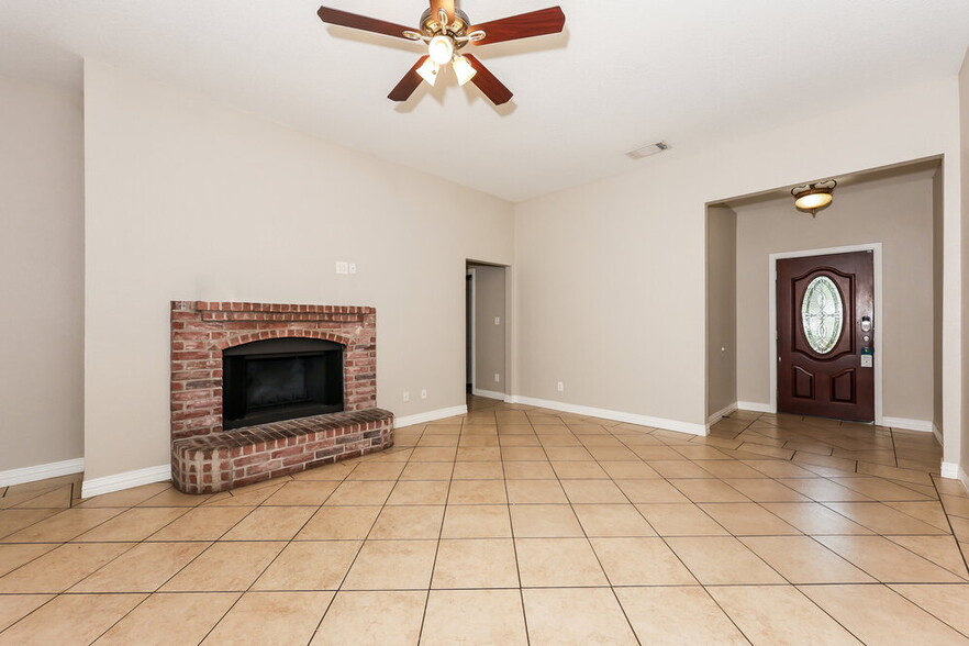 Building Photo - 8145 Tanner Ave