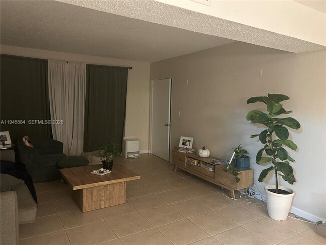 Building Photo - 956 NE 80th St