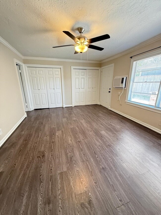 Building Photo - 731 Columbia St