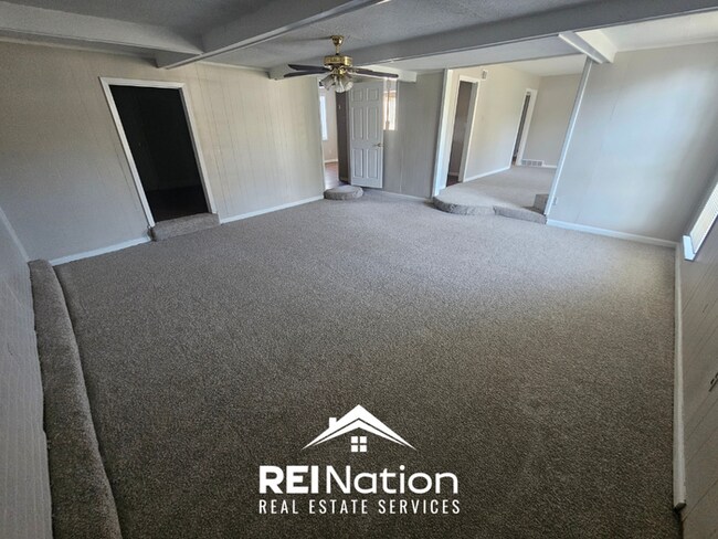 Building Photo - SPRAWLING 4BR/2BA MEMPHIS HOME! | Brick Fireplace & 2-Car Garage | Fenced Yard!
