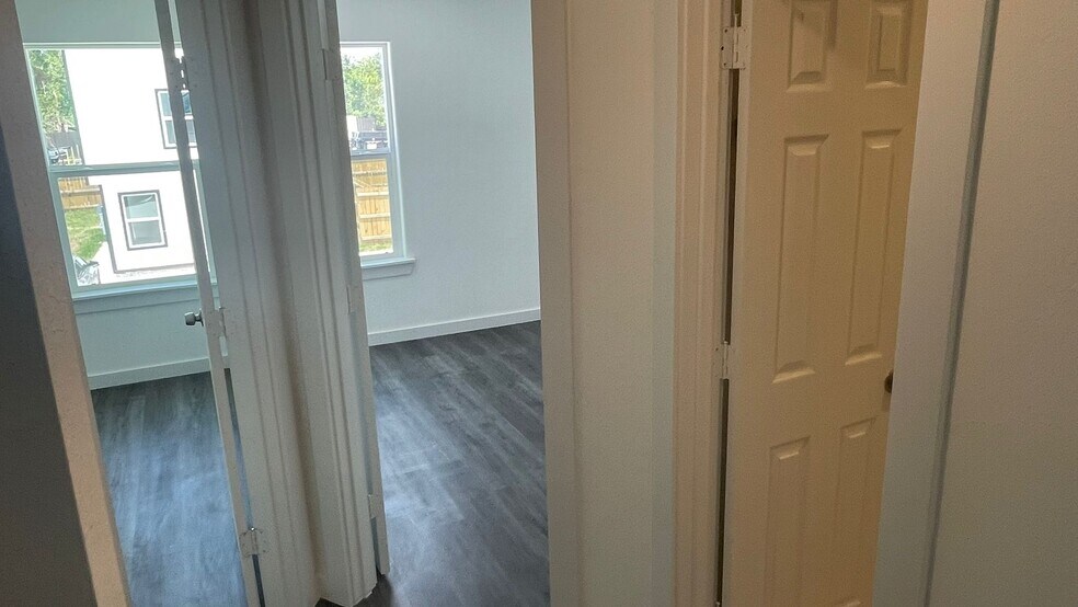 Building Photo - 9746 Garcroft St