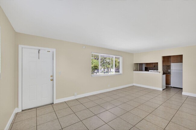 Building Photo - 809 Lighthouse Dr