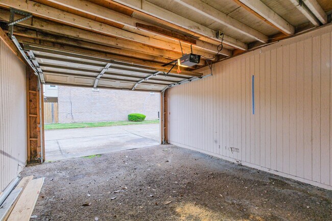 Building Photo - 3362 Continental Dr