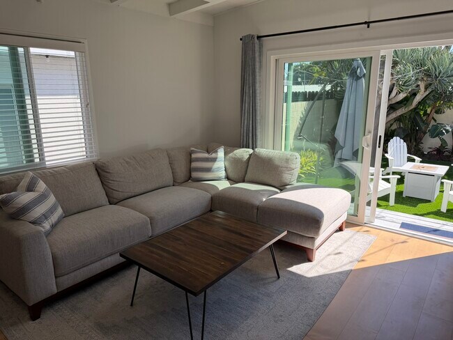 Building Photo - 544 8th St