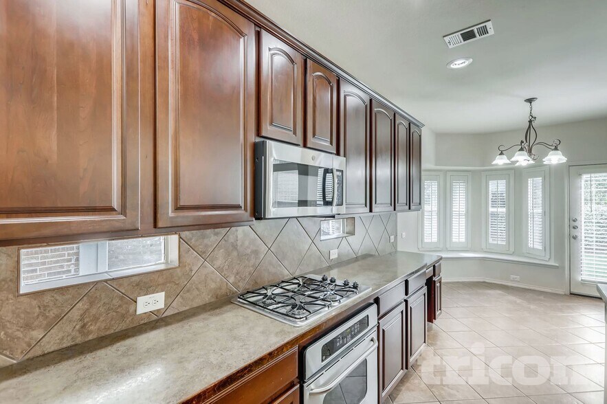 Building Photo - 5805 Paloma Blanca Dr