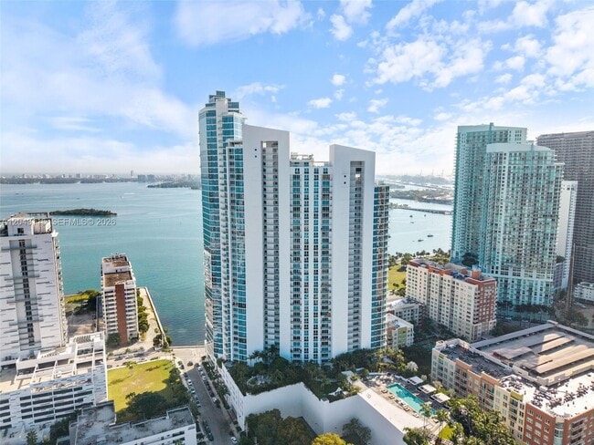 Building Photo - 2020 N Bayshore Dr