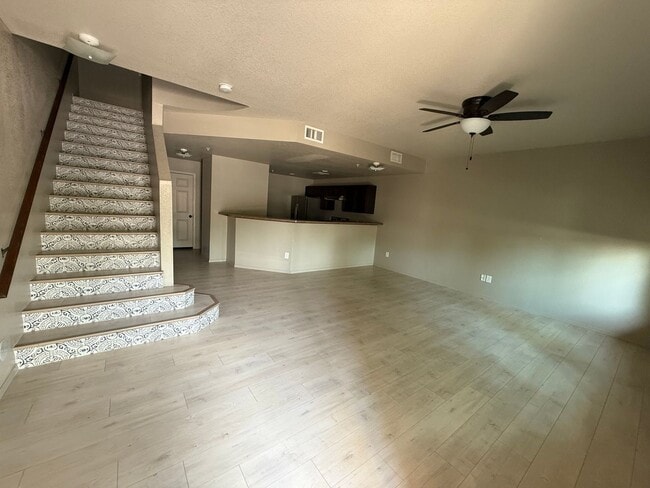 Building Photo - 2212 S 37th Dr