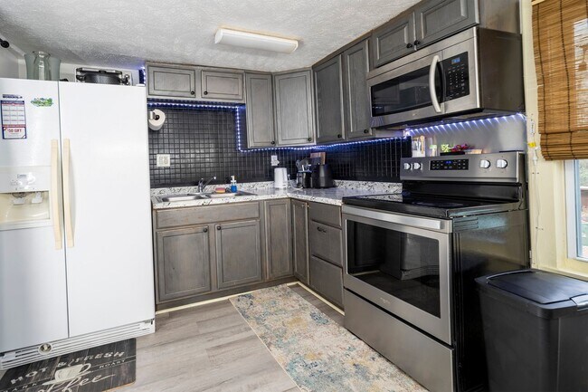 Building Photo - 414B Laurens Street NW