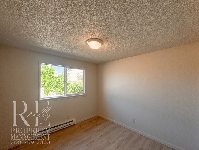 Building Photo - Refreshed 3-Bed Hefner Home with Private Lawn & Covered Parking