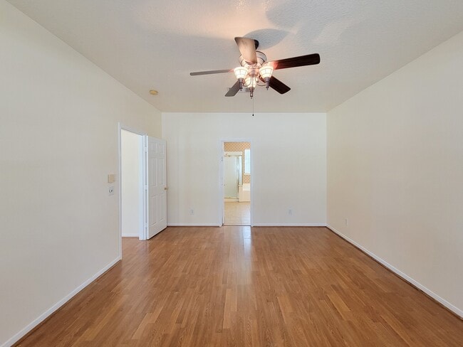 Building Photo - 11147 Carriage Lake Dr