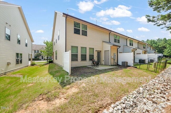 Building Photo - 120 Holly Berry Ln