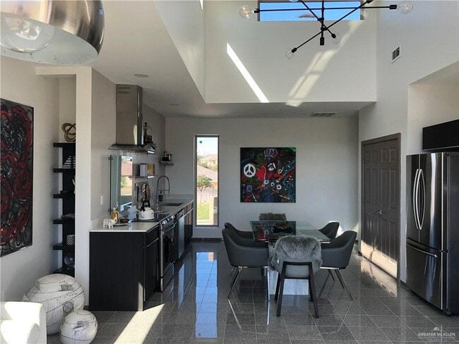 Building Photo - 10 Palm Shores