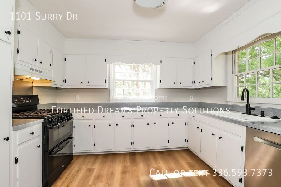 Building Photo - 1101 Surry Dr