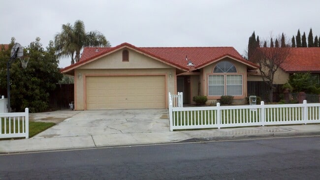 REDUCED!! 3 Bedroom 2 Bath with POOL! - REDUCED!!  3 Bedroom 2 Bath with POOL!