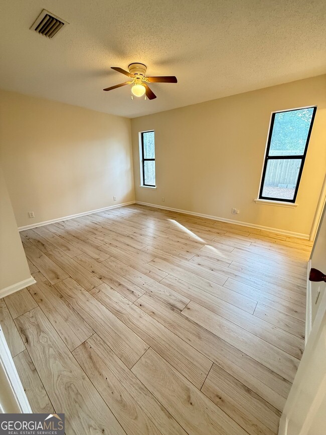 Building Photo - 204 Westgate Cir