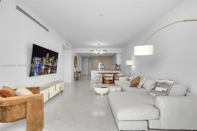 Building Photo - 15701 Collins Ave