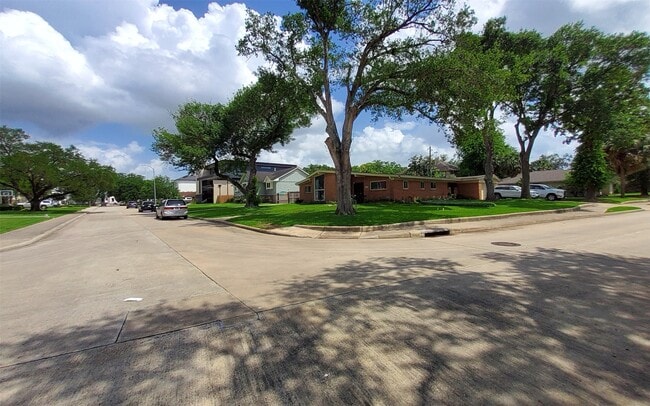 Building Photo - 4423 Meyerwood Dr