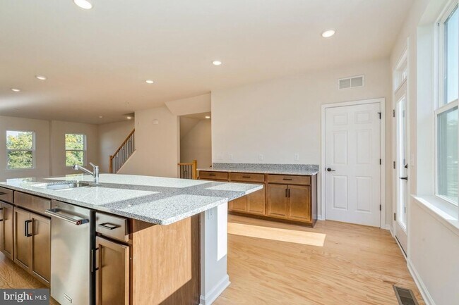 Building Photo - 103 Vaughn Dr Ext