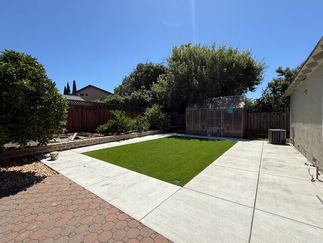 Building Photo - Remodeled, Fresh and Clean 3 Bedroom 2 Bath Home in North San Jose