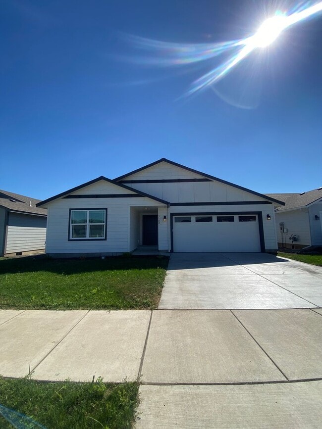 Building Photo - New Construction 3 Bed, 2 Bath House in Sp...