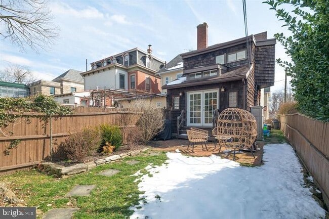 Building Photo - 229 Benezet St