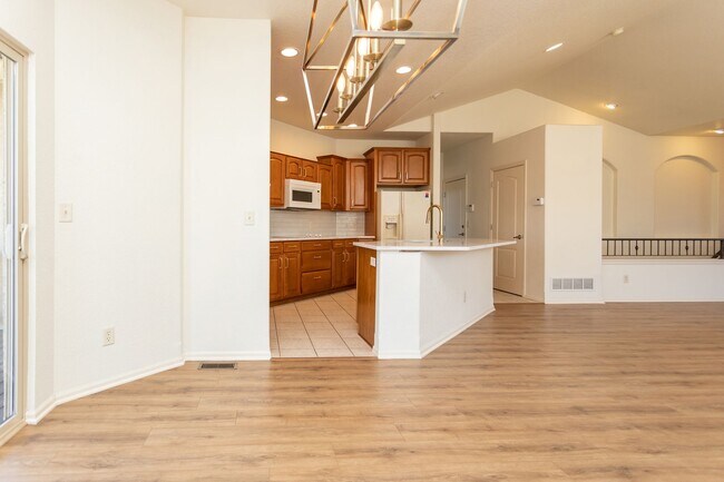 Building Photo - 8270 Regiment Ct